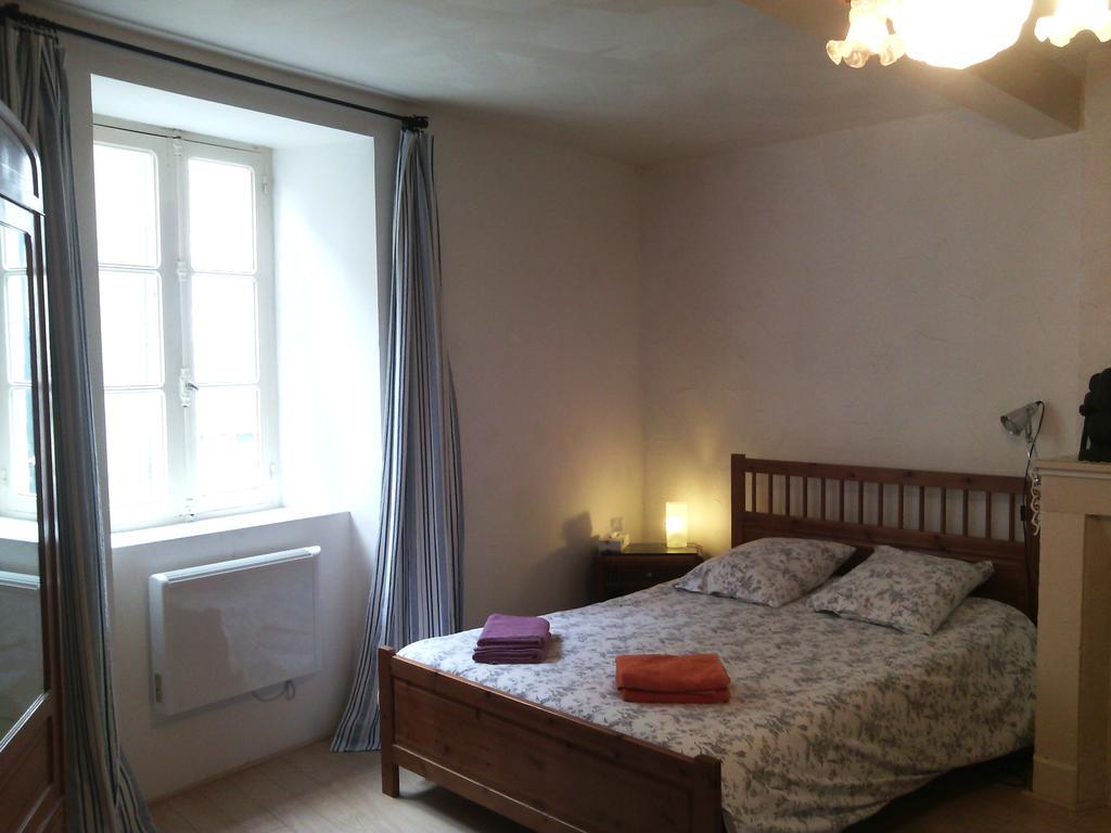 Au Chat Ronfleur Bagnères-de-Bigorre Habitación foto